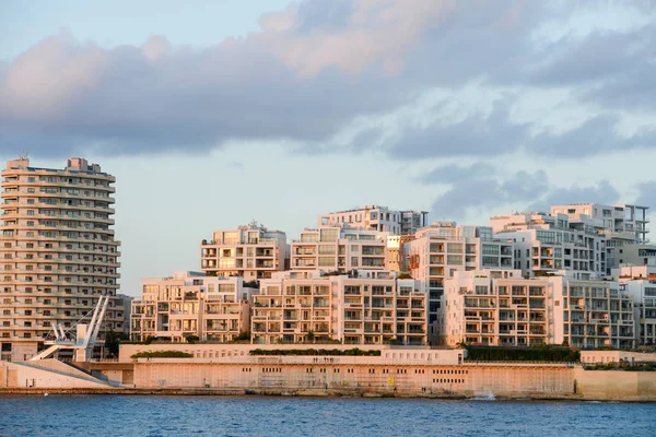 Edificios residenciales modernos en Sliema en Malta — Foto de Stock