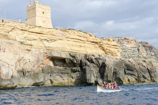 A costa na Gruta Azul na ilha de Malta — Fotografia de Stock