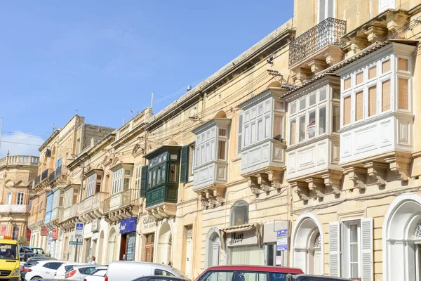 Traditionele balkons van huizen in Victoria op Gozo eiland — Stockfoto