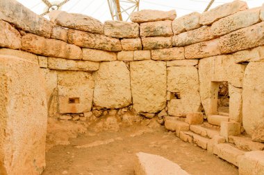 Malta Adası üzerinde bulunan Hagar Qim tapınak kompleksi