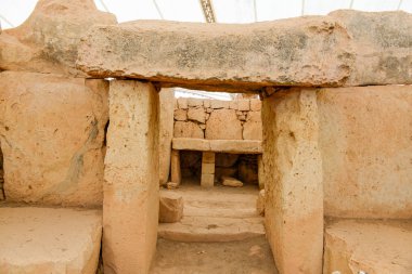 Malta Adası üzerinde bulunan Hagar Qim tapınak kompleksi