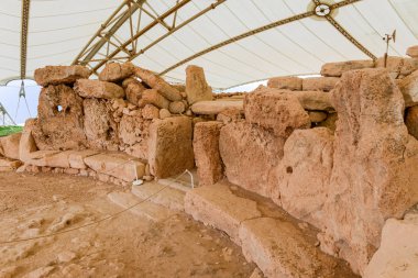 Malta Adası üzerinde bulunan Hagar Qim tapınak kompleksi
