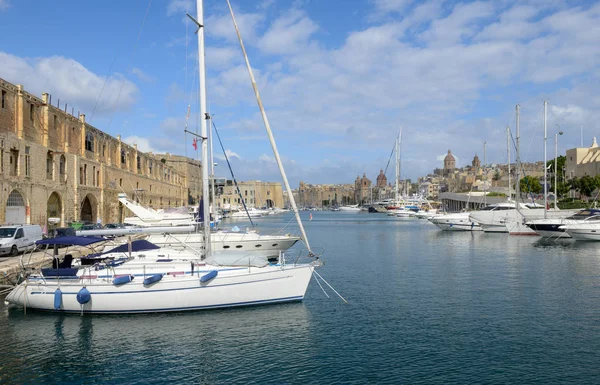 Vittoriosa, один з трьох міст через затоку Валлетта, Мальта — стокове фото