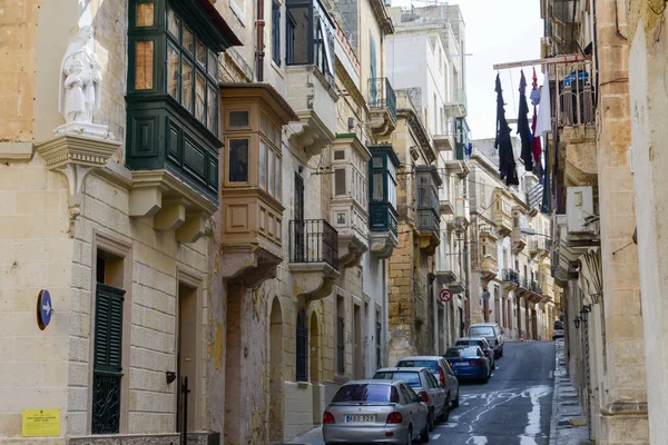 Il colorato balcone del Vittoriosa su Malta — Foto Stock