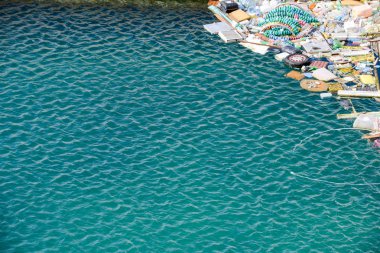 Yüzme Havuzu ile atık su içerisinde yüzen