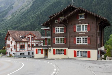 Kanton İsviçre Alpleri'nde URI üzerinde Spiringen Köyü