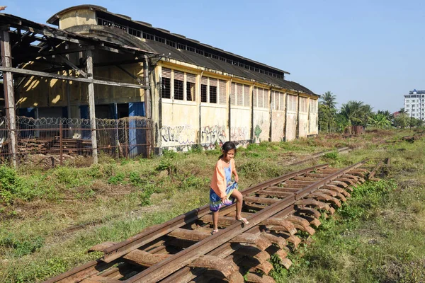 A estação ferroviária em desuso em Battambang no Camboja — Fotografia de Stock