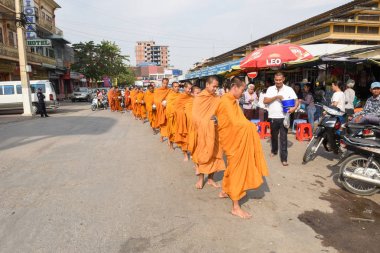 Rahipler gıda: Battambang Cambodia üzerinde toplama sırasında