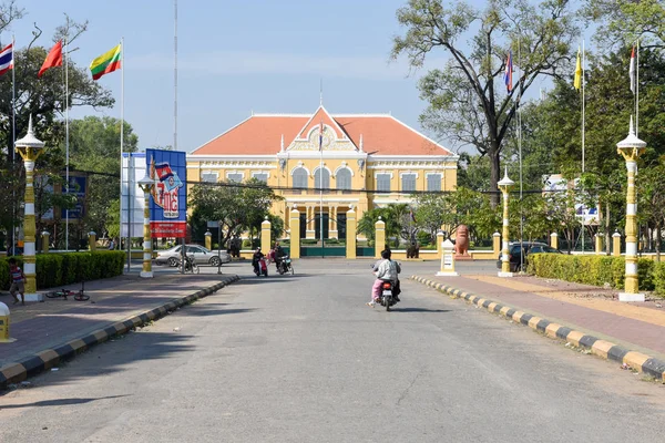 Особняк французского губернатора в Баттамбанге, Камбоджа — стоковое фото