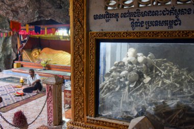Phnom Sampeau Kamboçya Tarih: Battambang, öldürme mağaraları