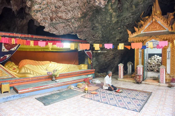 Zabíjení jeskyně Phnom Sampeau v Battambang o Kambodži — Stock fotografie