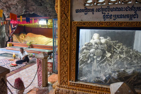 Killing caves of Phnom Sampeau at Battambang on Cambodia — Stock Photo, Image