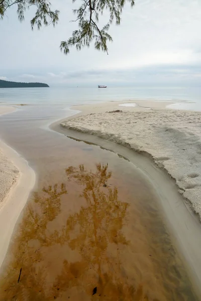 Sladkovodní řeka na ostrově beach Koh Rong Sanloem — Stock fotografie