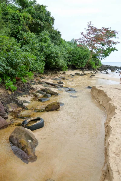 Río de agua dulce en la playa de Koh Rong Sanloem isla —  Fotos de Stock