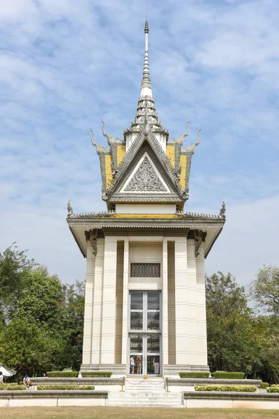 Lo stupa commemorativo dei campi di sterminio Choeung Ek, Cambogia — Foto Stock