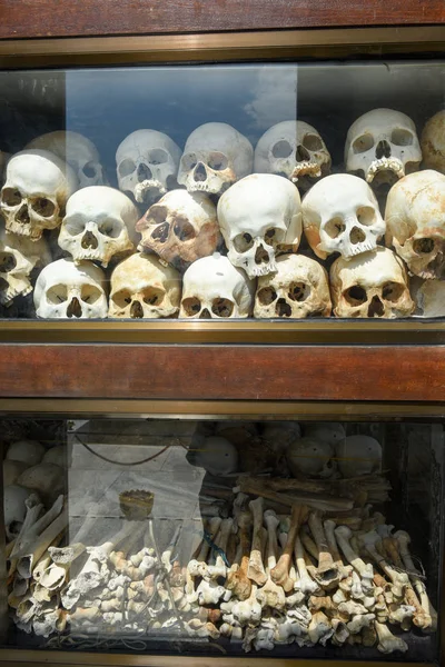 The skulls of Killing Fields outside of Phnom Penh, Cambodia — Stock Photo, Image