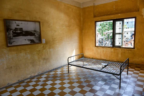 Gefängniszelle des s21 Gefängnisses in Phnom Penh auf Kambodscha — Stockfoto