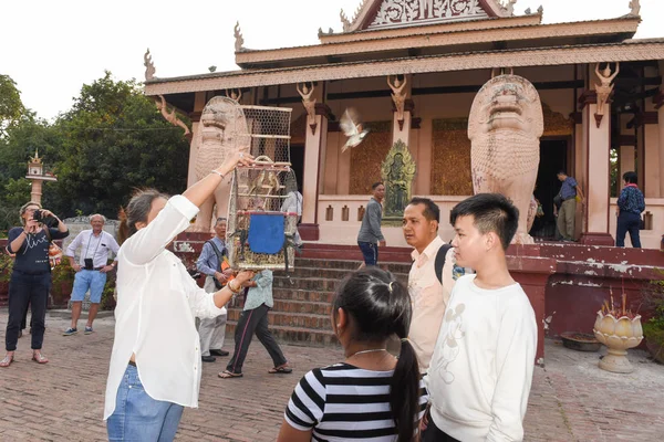 Templo Buddhist de Wat Phnom en Phnom Penh en Camboya —  Fotos de Stock