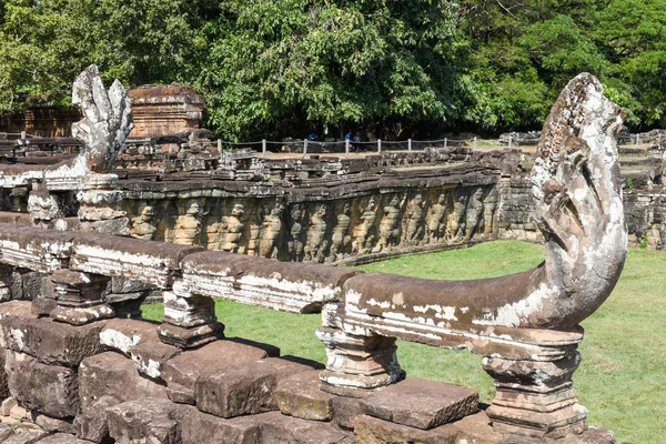 Terraço dos elefantes em Angkor Thom em Siemreap, Camboja — Fotografia de Stock