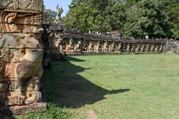 Terraço dos elefantes em Angkor Thom em Siemreap, Camboja — Fotografia de Stock