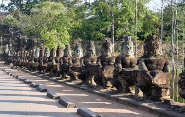 Şeytanlar Angkor Thom, Cambodia güney kapısında heykelleri