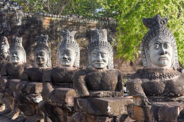 Şeytanlar Angkor Thom, Cambodia güney kapısında heykelleri