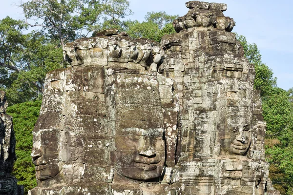 Faces do templo de Bayon em Angkor Thom em Siemreap, Camboja . — Fotografia de Stock