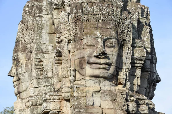 Siemreap, 캄보디아에서 앙코르 톰 바이욘 사원의 얼굴. — 스톡 사진