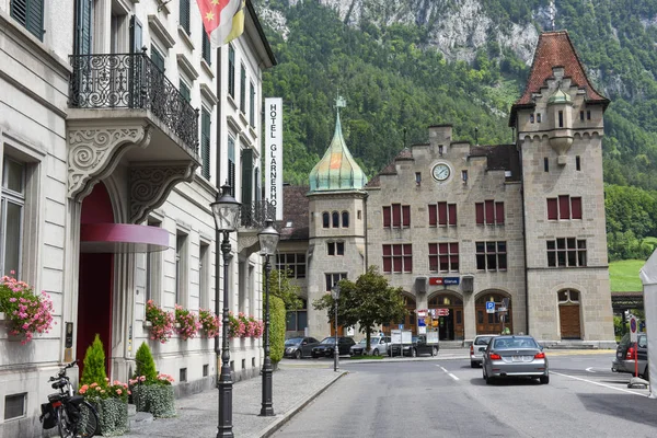 The town of Glarus on the Swiss alps — Stock Photo, Image