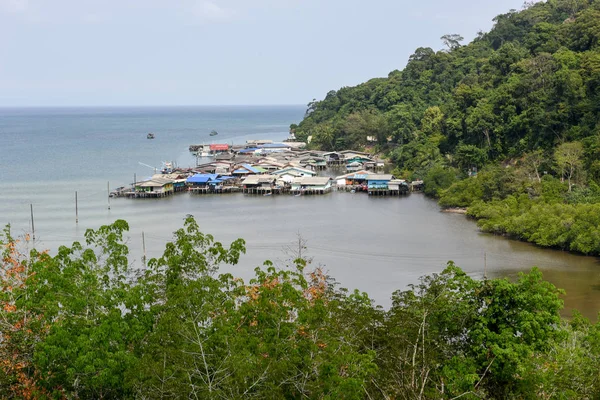 Pueblo de pescadores de Ao Yai en la isla de Koh Kood, Tailandia —  Fotos de Stock