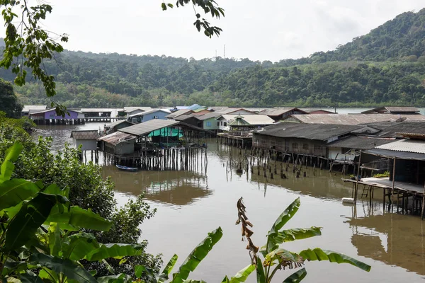 Visser dorp van Ao Yai in eiland Koh Kood, Thailand — Stockfoto