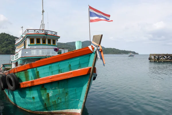 Fisherboat в Ao Яй на острові Koh Kood про Таїланді — стокове фото