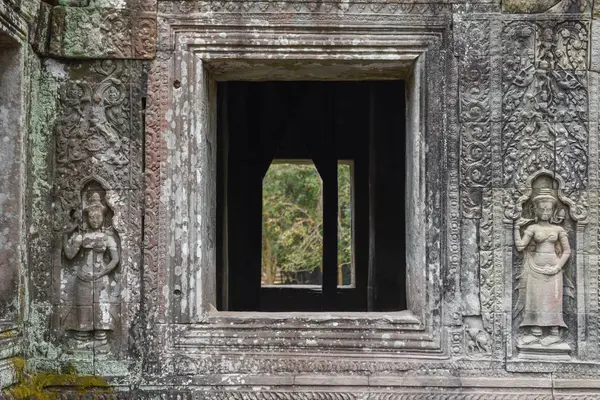Λεπτομέρεια έργου τέχνης από αρχαίο ναό Preah Khan στην περιοχή Άνγκορ της Καμπότζης — Φωτογραφία Αρχείου