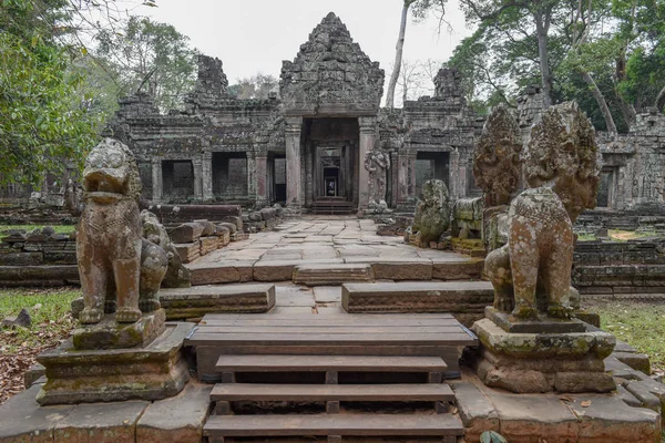 Entrada para o antigo templo Preah Khan em Angkor, Camboja, Cambo — Fotografia de Stock