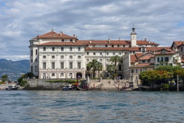 İtalya 'daki Maggiore Gölü' ndeki Bella Adası manzarası