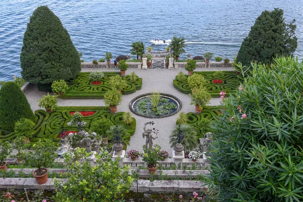 İtalya 'daki Maggiore Gölü' ndeki Bella Adası Bahçesi. — Stok fotoğraf