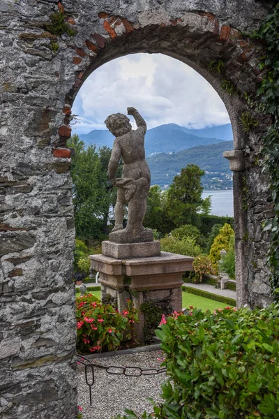 Il giardino dell'isola Bella sul lago Maggiore — Foto Stock