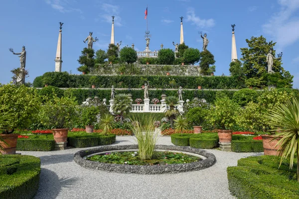 El jardín de la isla Bella en el lago Maggiore, Italia — Foto de Stock