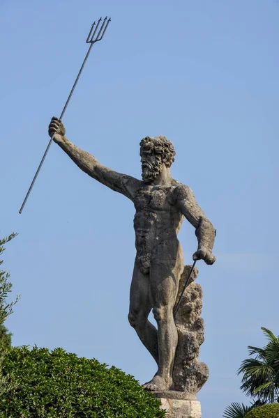 Estátuas do jardim na ilha de Bella no lago Maggiore, na Itália — Fotografia de Stock