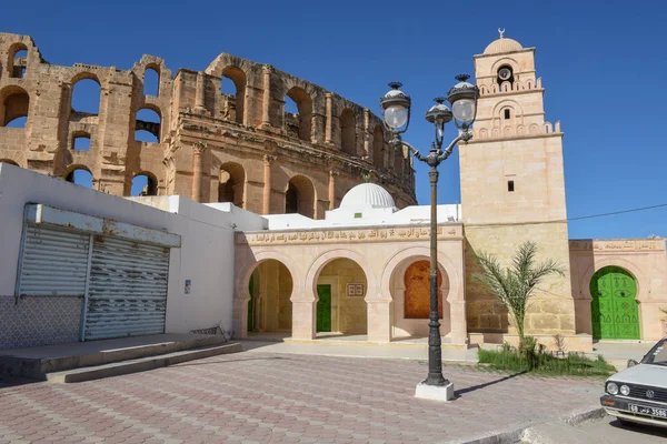 Anfiteatro romano e mesquita de El Jem na Tunísia — Fotografia de Stock