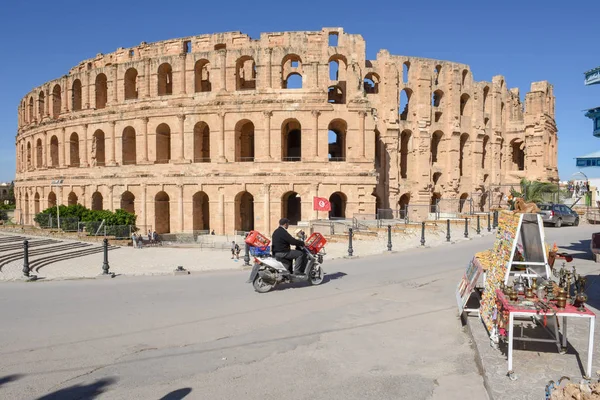 Romerska amfiteater i El Jem om Tunisien, Unescos världsarv — Stockfoto