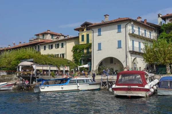 Vue sur l'île de Superiore sur le lac Majeur en Italie — Photo