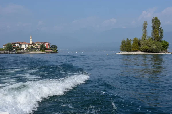 イタリアのMaggiore湖のSuperiore島での眺め — ストック写真