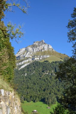 İsviçre Alplerinde Engelberg 'in dağ manzarası