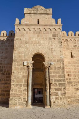 Sousse, Tunus Medina 'daki Le Ribat kalesinin girişi.