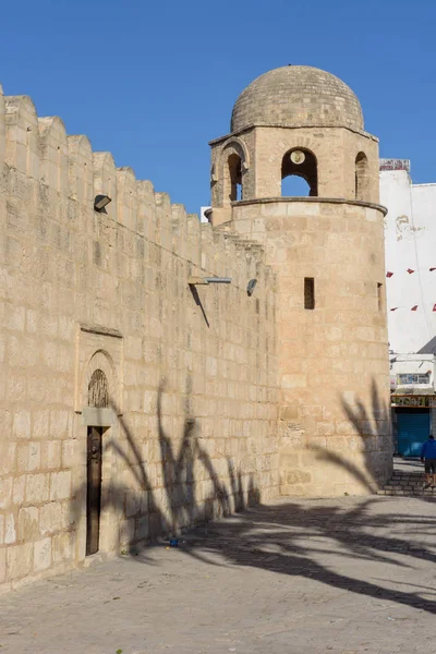 La mezquita grande en la medina tradicional en Sousse, Túnez — Foto de Stock