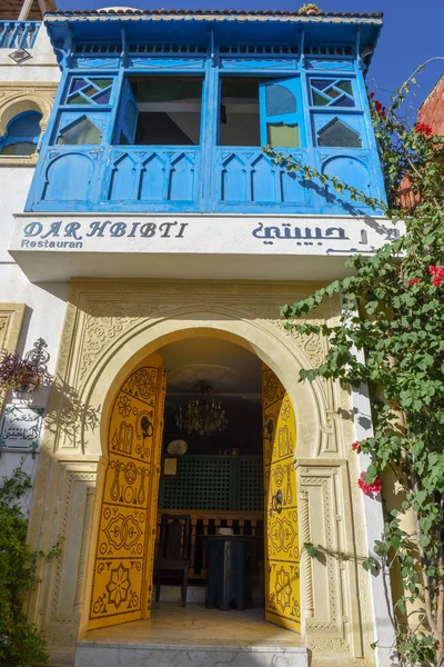 Porte traditionnelle d'une maison sur la médina à Sousse, Tunisie — Photo