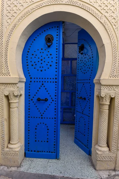 Traditional door of a house on the medina at Sousse, Tunisia — 스톡 사진