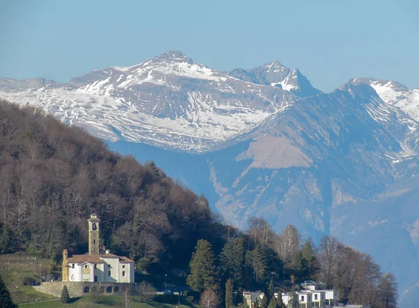 スイスのアグラ村での眺め — ストック写真