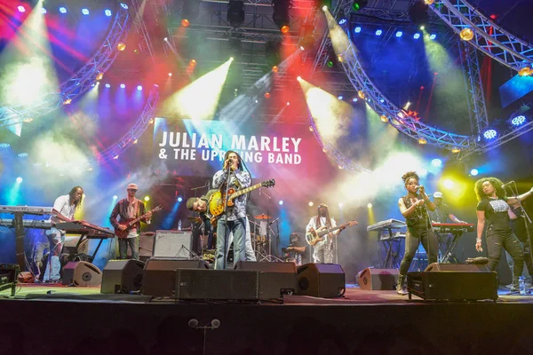 ジュリアン・マーリー&ザ・蜂起バンドがフェスティバル・ジャズ・ルガーノで演奏 — ストック写真